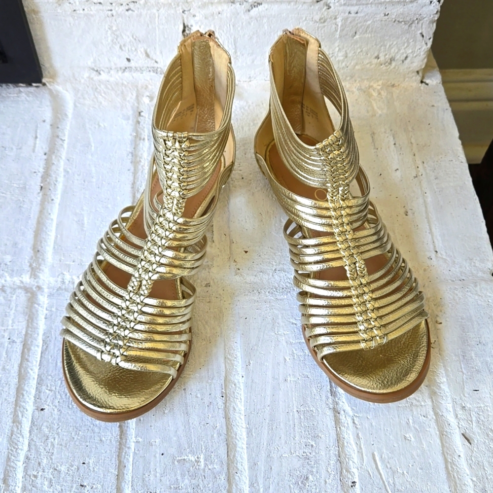 Aldo Gold Strappy Style Sandals With Back Zip Up Closure, Size 6.